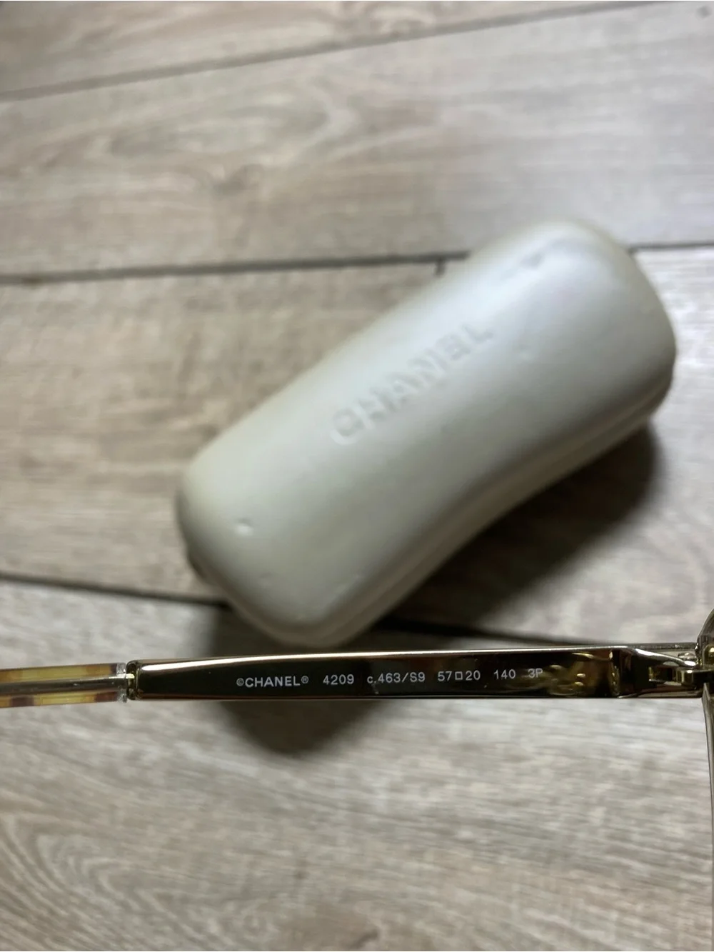 CHANEL elegant sunglasses